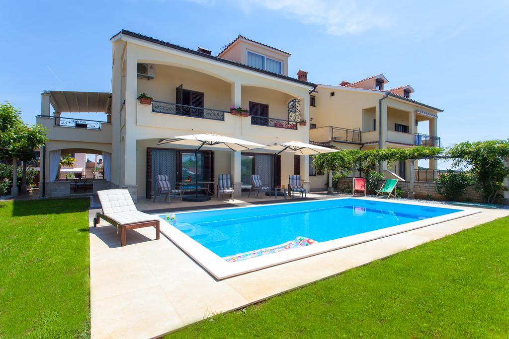 Premium Central Apartments Врсар Экстерьер фото